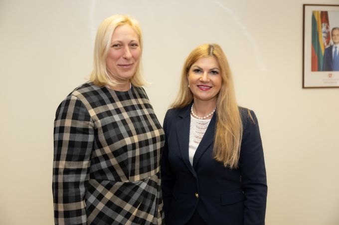 Seimo kanceliarijos nuotr. (aut. Viktoriia Chorna) į vidų.jpg