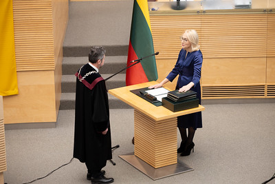 Prisiekė Seimo narė Angelė Jakavonytė