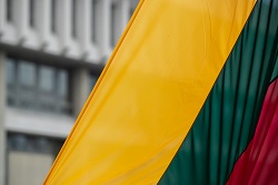 Lietuvos valstybės vėliavos pavyzdžiai Lietuvos Respublikos Seime