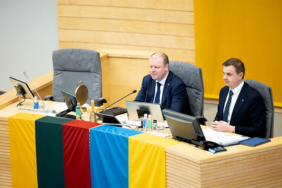 Seimas pagerbė prieš 15 metų per aviakatastrofą žuvusių Lenkijos Prezidento Lecho Kačynskio ir jos piliečių atminimą