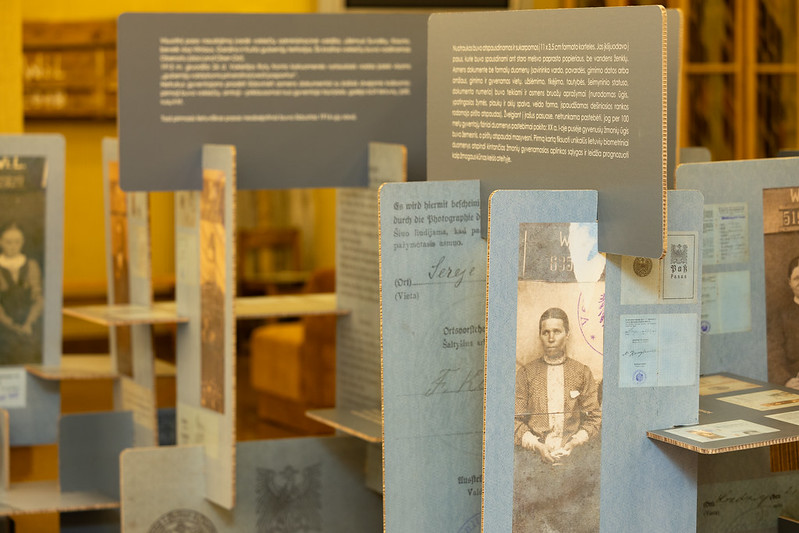 Alytaus kraštotyros muziejaus paroda „Pirma nuotrauka gyvenime. Arba lietuviškųjų pasų istorija“ (Laisvės gynėjų galerija)