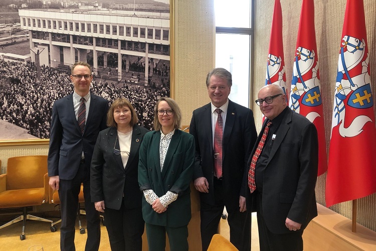 Konstitucijos sale midi.jpg