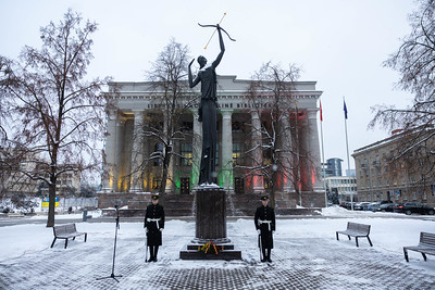 Gėlių padėjimo ceremonija prie Kovo 11-ajai skirto paminklo „Žinia“ Nepriklausomybės aikštėje (2026-01-13)