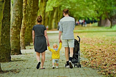 Seimas po svarstymo pritarė siūlymams, leisiantiems padidinti socialines garantijas vaikų besilaukiančioms ir jau susilaukusioms šeimoms