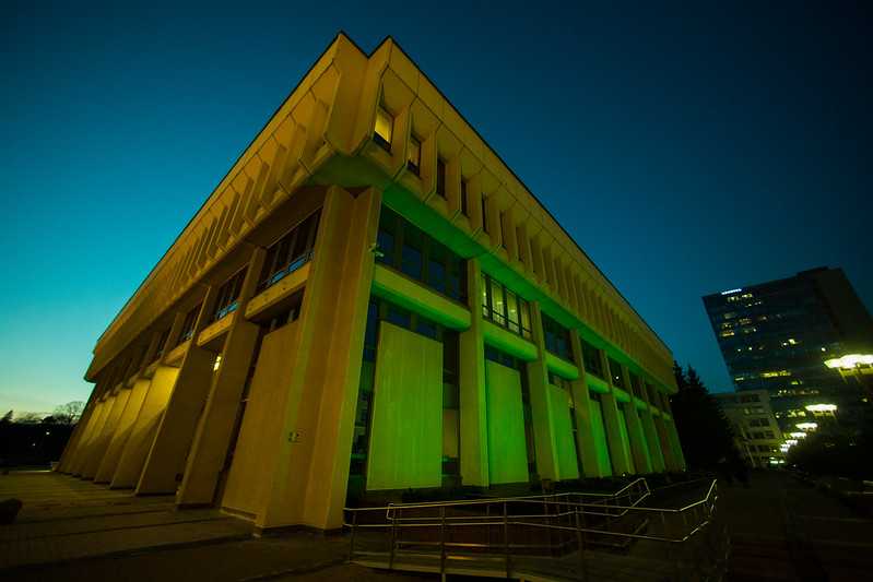 2021 03 17</br>Airijos nacionalinės šventės proga Seimo rūmai nušvito žalia spalva
