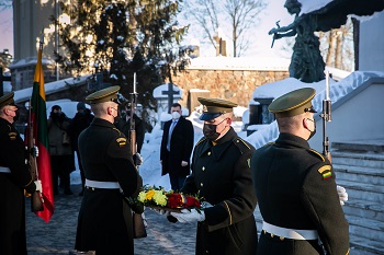 2021 metų Lietuvos Nepriklausomybės Akto signatarų pagerbimo ceremonijos Rasų kapinėse nuotraukos (2021-02-16)
