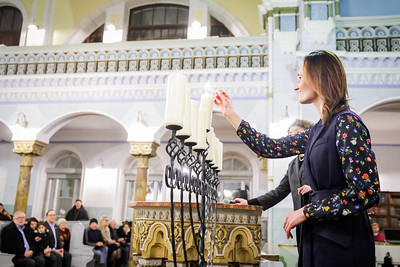 2022 12 20</br>Seimo Pirmininkė V. Čmilytė-Nielsen dalyvavo Chanukos žvakės įžiebimo ceremonijoje Vilniaus choralinėje sinagogoje