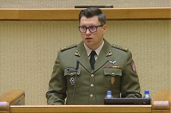 Lietuvos kariuomenės karininkas Alminas Sinevičius: „Viltingai nuteikia, kad lietuvio identitetas, suformuotas sukilimų, partizaninio pasipriešinimo, tremčių ir kitų ryškių įvykių, yra daugumos jaunų Lietuvos piliečių širdyse“ (2022-06-14)