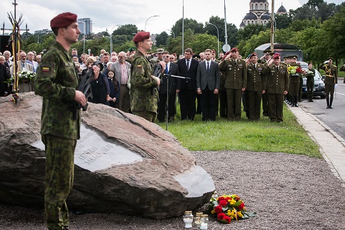 Rugpjūčio 21-oji – parlamento gynėjo, kario savanorio Artūro Sakalausko žūties diena