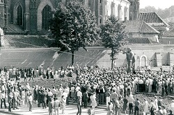 1987 m. rugpjūčio 23 d. – mitingas prie A. Mickevičiaus paminklo (pirmasis viešas nesankcionuotas mitingas)