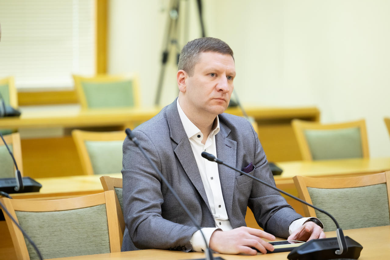 Seimo nario Simono Kairio pranešimas: ministrė paskelbė apie visiems pridėtus balus dar prieš priimant sprendimą