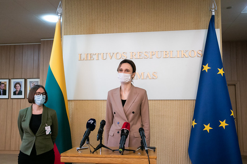 2021 03 17</br>Seimo Pirmininkė V. Čmilytė-Nielsen pristatė kandidatę į lygių galimybių kontrolieriaus pareigas B. Sabatauskaitę