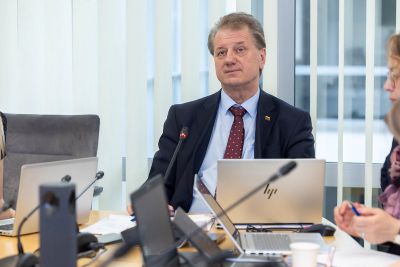 Seimo Priklausomybių prevencijos komisijos pirmininkas prof. dr. S. Čaplinskas: „Raminamieji vaistai tarp nepilnamečių yra didėjanti ir didelius iššūkius kelianti problema“

