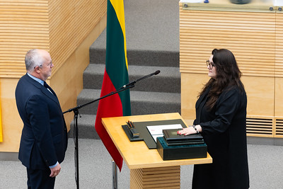 Seime prisiekė Valstybės kontrolierė Irena Segalovičienė