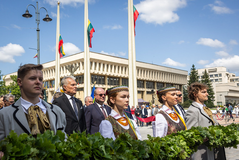 TV apžvalgoje „Seimo savaitė“: diskusijos dėl mokesčių pakeitimų, ir tremtinių bei politinių kalinių pagerbimo renginiai Seime