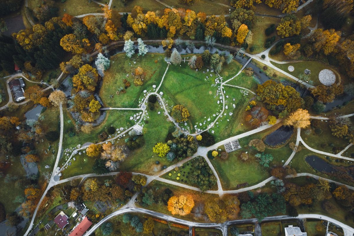 Skuodo rajono savivaldybės fotografijų paroda „Vaclovui Intui – 100“ (II rūmai, prie kavinės)