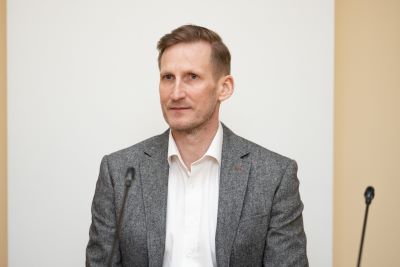 Seimo nario L. Jonausko pranešimas: siūloma šauktiniams kompensuoti išlaidas ir už mokymąsi vairuoti A ar C kategorijų transporto priemones