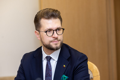 Seimo Demokratų frakcijos „Vardan Lietuvos“ pranešimas: demokratai kviečia valdančiuosius atsitraukti nuo buldozeriu stumiamų pataisų ir imti kokybiškos diskusijos