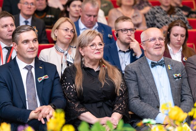 zur_spaudai_17_vid.jpg