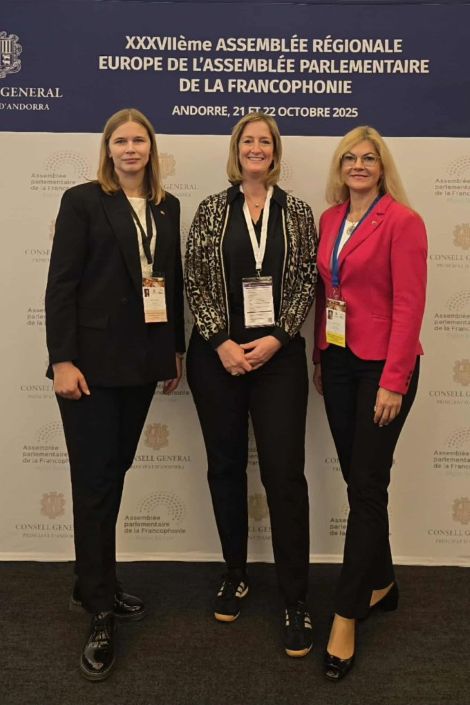 viduryje  Isabelle Kempeneers FPA Europos regiono patarėja.jpg