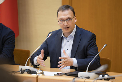 Seimo Laisvės frakcijos nario Kasparo Adomaičio pranešimas: „Seimas priėmė pataisas, padėsiančias kovoti su internetiniais sukčiais“