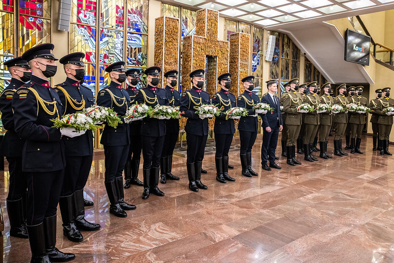 2022 03 10</br>Gėlių, skirtų padėti ant Lietuvos Nepriklausomybės Akto signatarų kapų, perdavimo ceremonija