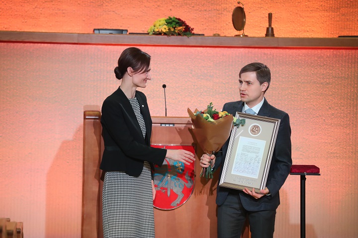 Nepriklausomybės atkūrimo dieną M.Antonovičiui įteikta Valstybės Nepriklausomybės stipendija (2022-03-11)