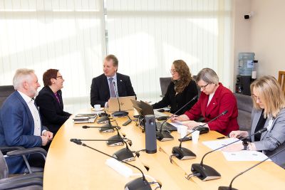 Seimo Priklausomybių prevencijos komisijos pirmininkas prof. dr. S. Čaplinskas: „Sistema plečiasi, bet ar keičiasi elgesys: kvietimas kurti tęstinį pagalbos modelį rizikos grupių jaunimui“