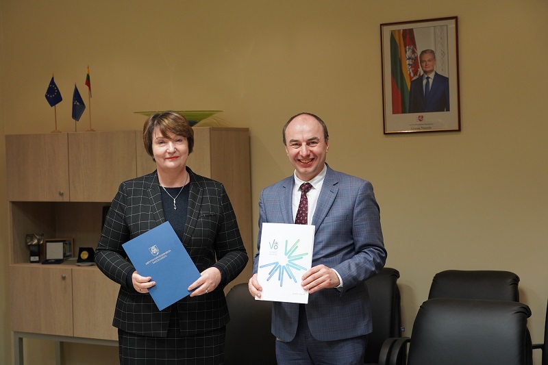 Seimo kanceliarija ir Vilniaus kolegija pasirašė bendradarbiavimo sutartį: galimybė plėtoti įvairias abiejų įstaigų darbuotojų kompetencijas