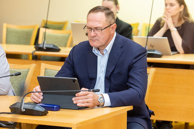 Seimo nario V. Aleknos pranešimas: parlamentaras nukirto socialdemokratų parengtą pataisą, kuri buvo skirta vienam asmeniui