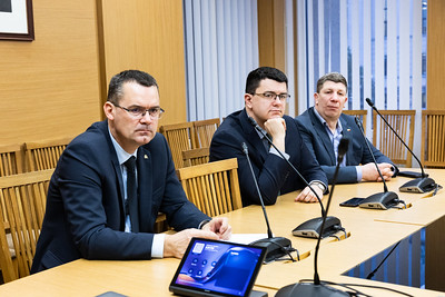 Laisvės kovų ir valstybės istorinės atminties komisija susitiko su Lietuvos gyventojų genocido ir rezistencijos tyrimo centro atstovais (2025-01-09)