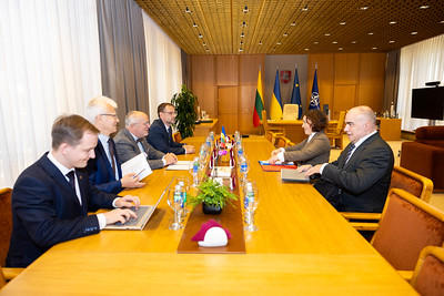 2025 10 07<br>Seimo Pirmininkas J. Olekas susitiko su Prancūzijos Respublikos ambasadore Lietuvos Respublikoje Lucie Stepanyan