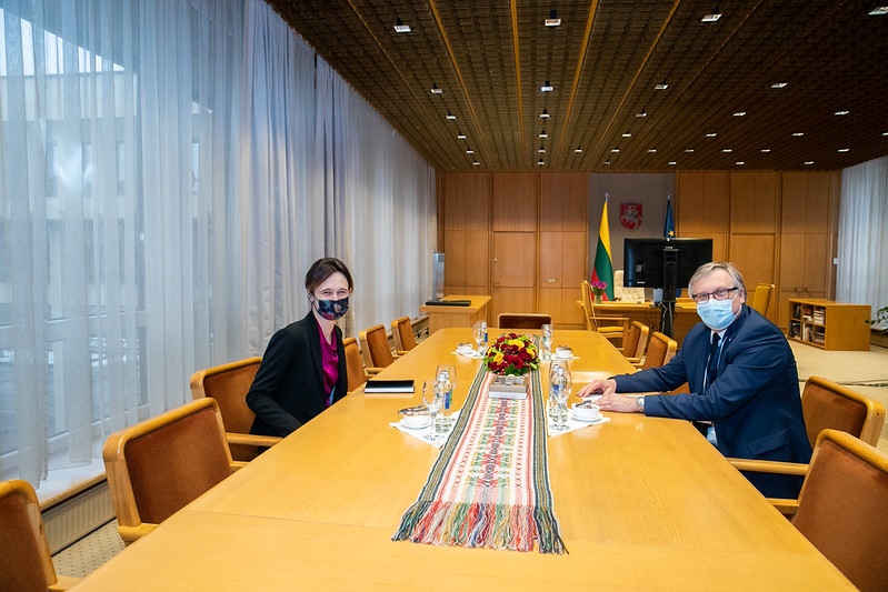 2021 02 24 </br>Seimo Pirmininkė V. Čmilytė-Nielsen susitiko su Švietimo ir mokslo komiteto pirmininku A. Žukausku