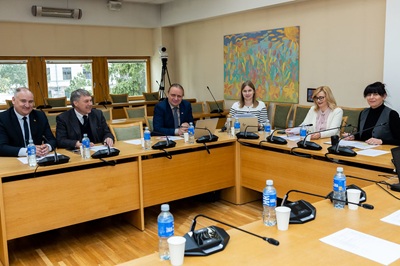 Seimo komisija svarstė vairavimo egzaminų prieinamumo klausimą asmenims su negalia