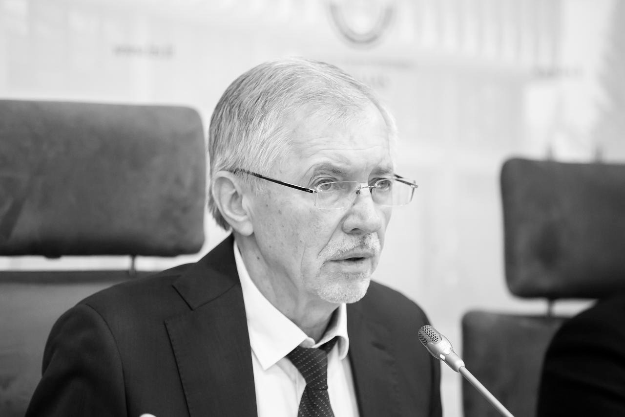 Mirė ilgametis Seimo narys, XIV Vyriausybės Ministras Pirmininkas Gediminas Kirkilas