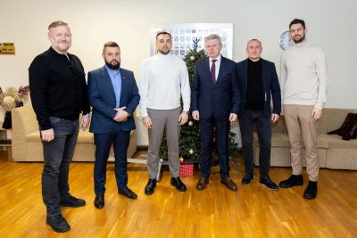 Valstybės valdymo ir savivaldybių komitetas gilinosi, kas „skauda“ Baltarusijoje įstrigusių vilkikų vežėjams