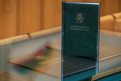 Seimas po svarstymo pritarė siūlymui panaikinti Konstitucijos pataisą dėl branduolinio ginklo draudimo