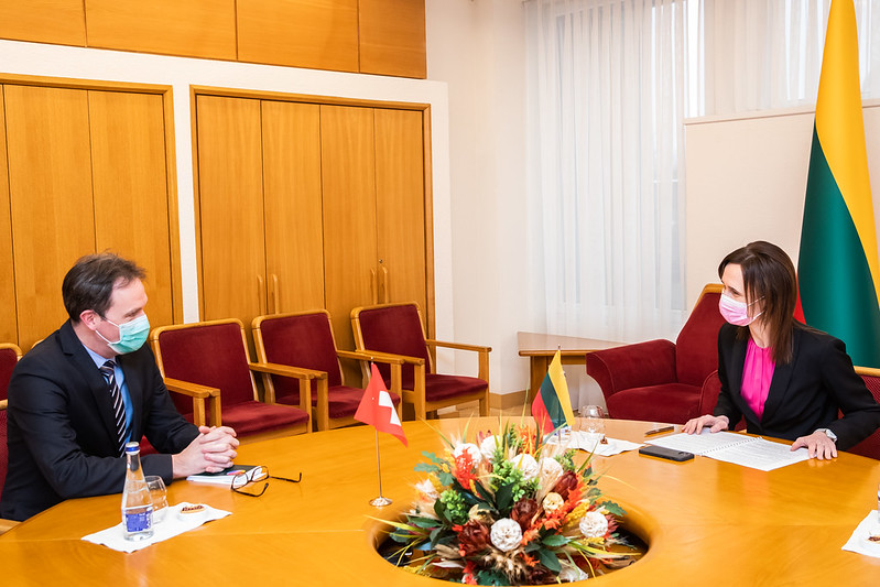 2021 12 02</br>Seimo Pirmininkės Viktorijos Čmilytės-Nielsen susitikimas su Šveicarijos ambasadoriumi Martenu Mišlė (Martin Michelet)