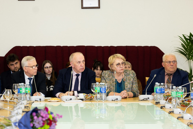 TV apžvalgoje „Seimo savaitė“: siūlymai dėl antrosios pensijų pakopos ir geresnių sąlygų būstui įsigyti, Steigiamojo Seimo susirinkimo dienos minėjimas