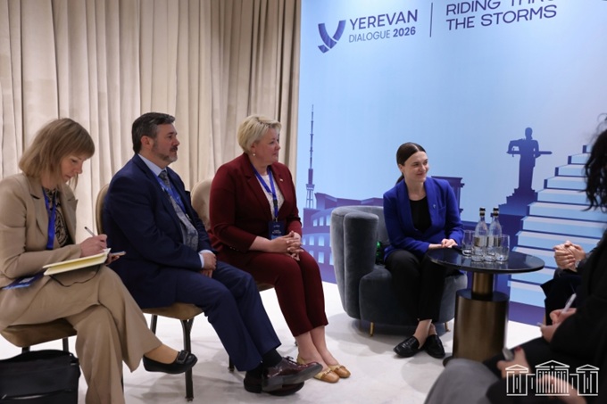 Seimas-S.Khandanyan2.jpg