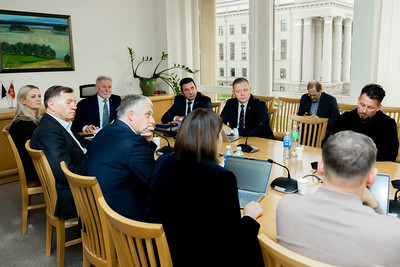 TV apžvalgoje „Seimo savaitė“: komitetai aptarė pareigūnų ir mokytojų atlyginimų didinimą, pateikiami nauji siūlymai dėl eilių pas gydytojus mažinimo