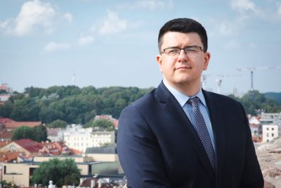 Seimo nario V. Sinicos pranešimas: „Valstybės vadovams derėtų inicijuoti derybas dėl naujo ES susitarimo migracijos klausimais“

