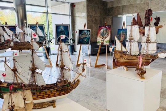 Paroda, skirta Visagino 50-mečiui, „Kūrybos bangomis“ (II rūmai, nuo upės pusės)