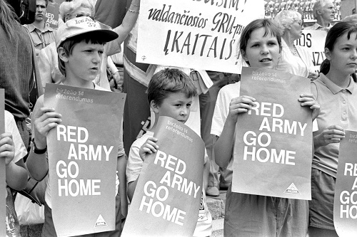 Nepriklausomybės Akto signatarai, Laisvės gynėjai ir Seimo nariai Kenos geležinkelio stotyje paminės Laisvės dieną ir okupacinės Rusijos armijos išvedimo 30-metį