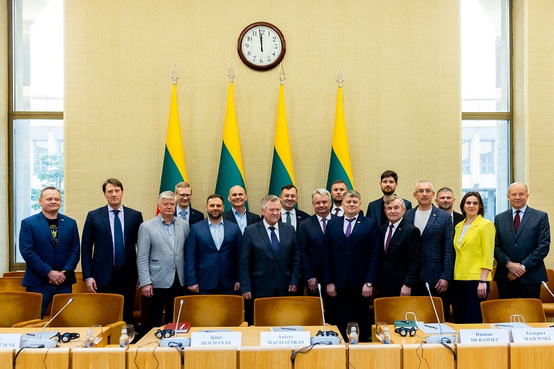 Seime vykusiame trišaliame susitikime Lietuvos, Lenkijos ir Ukrainos parlamentų delegacijų atstovai susitarė dėl bendro kelio sprendžiant šiandieninius iššūkius žemės ūkio srityje