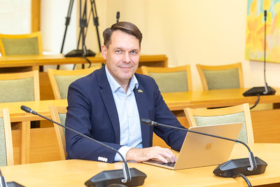 Seimo nario A. Bagdono pranešimas: „Valstybė turėtų gyventojus informuoti apie pasibaigiantį asmens dokumento galiojimą“