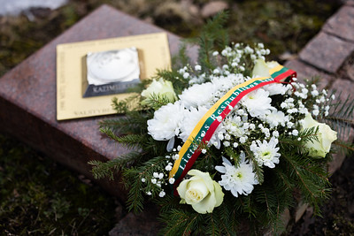 Gėlių, skirtų padėti ant Lietuvos Nepriklausomybės Akto signatarų kapų, perdavimo ceremonija - gėlių padėjimas Antakalnio kapinėse (2026 03 10)