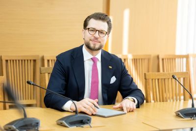 Seimo Demokratų frakcijos „Vardan Lietuvos“ pranešimas: demokratai sutelkė platų palaikymą: surinkti parlamentarų parašai ketvirtadienį pradėti laikino akcizų kurui sumažinimo svarstymą