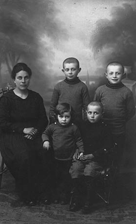 Shubitz šeimos fotografija.jpg