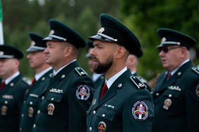 Seimas padidino statutinių pareigūnų atlyginimus, įteisino naują skatinimo priemonę